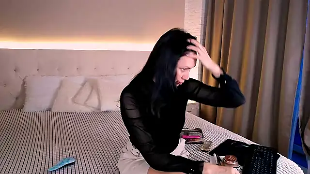 MonikaBelachi online show from 11-18-25, 04:50