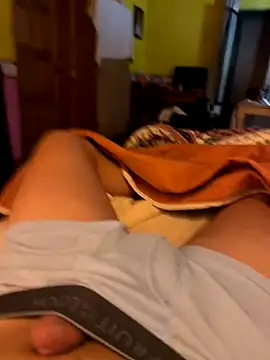 Snapshot of Tt10777 chatting on 09-15-25, 02:55 Tt10777 online show from 09-15-25, 02:55