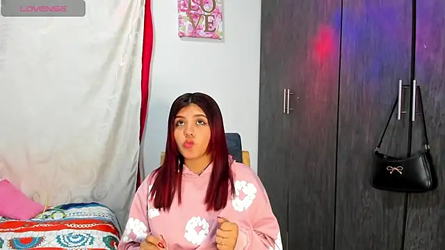 Snapshot of lizzylizzy4 chatting on 10-06-25, 11:57 lizzylizzy4 online show from 10-06-25, 11:57