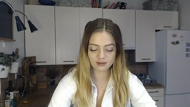 Snapshot of BuffyxLUST chatting on 11-12-25, 08:04 BuffyxLUST online show from 11-12-25, 08:04