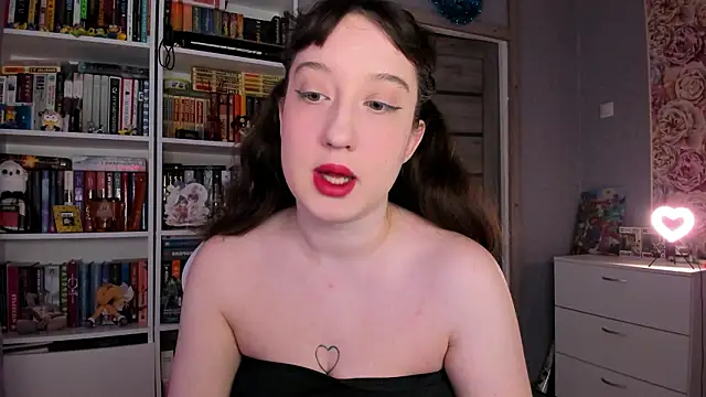 Snapshot of minionka chatting on 03-05-26, 06:53 minionka online show from 03-05-26, 06:53