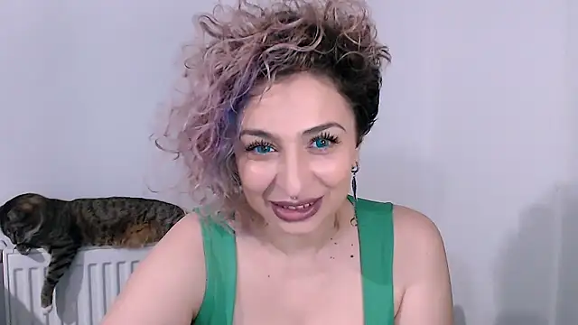 Snapshot of AAARUNY chatting on 02-18-26, 03:41 AAARUNY online show from 02-18-26, 03:41