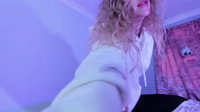 Snapshot of Pamela_Squirtt chatting on 11-05-25, 12:16 Pamela Squirtt online show from 11-05-25, 12:16