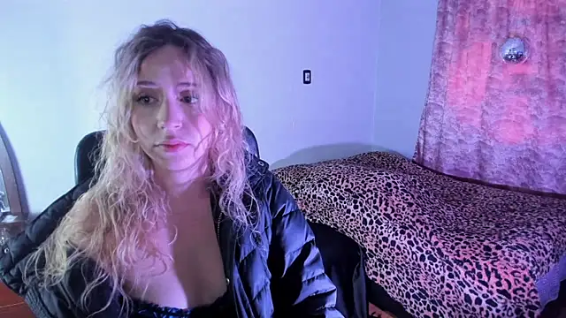 Snapshot of Pamela_Squirtt chatting on 11-14-25, 12:59 Pamela Squirtt online show from 11-14-25, 12:59