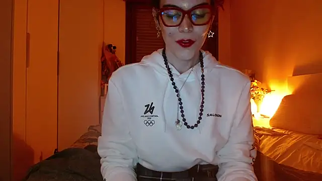 Snapshot of refem9 chatting on 12-19-25, 08:16 refem9 online show from 12-19-25, 08:16