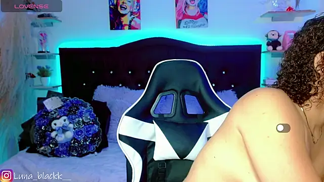 Snapshot of Luna_blackk chatting on 09-25-25, 09:07 Luna blackk online show from 09-25-25, 09:07