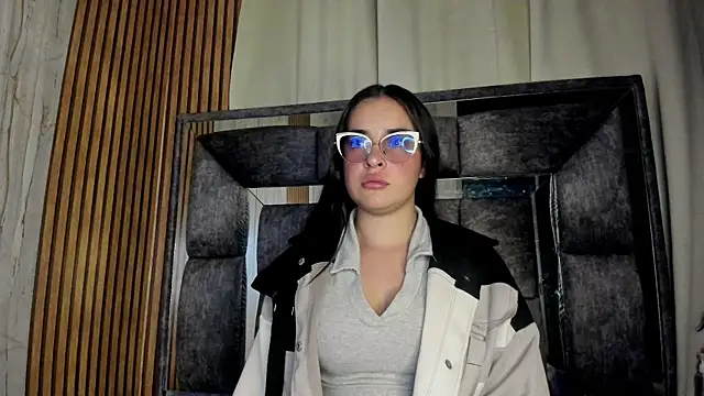 Snapshot of Cherry__Hot chatting on 11-24-25, 04:12 Cherry Hot online show from 11-24-25, 04:12