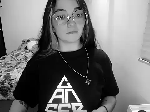 Snapshot of Came-II chatting on 12-19-25, 01:34 Came-II online show from 12-19-25, 01:34