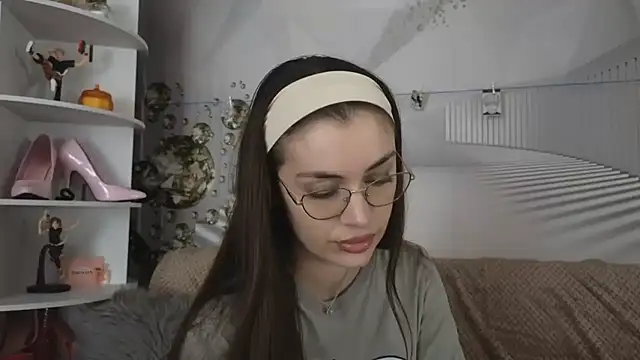 Snapshot of EvoletteLouLou chatting on 11-05-25, 05:24 EvoletteLouLou online show from 11-05-25, 05:24