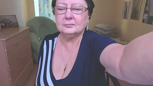 Snapshot of Margo_Moll chatting on 12-15-25, 08:40 Margo Moll online show from 12-15-25, 08:40