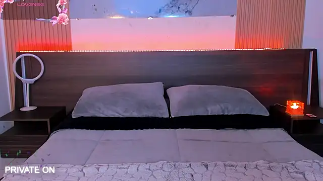 Snapshot of samanthaa_moon chatting on 06-23-26, 12:41 samanthaa moon online show from 06-23-26, 12:41