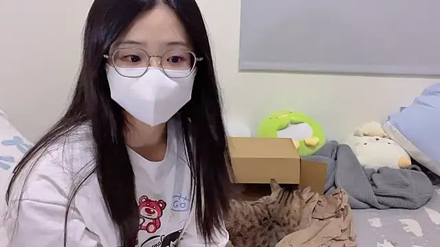 LHeart online show from 10-19-25, 02:40