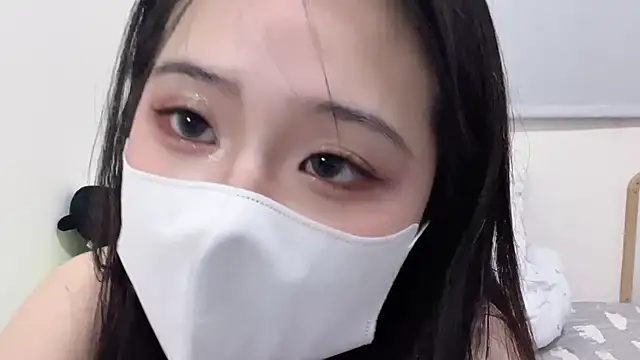 LHeart online show from 10-25-25, 02:35