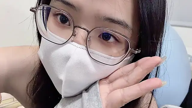 Snapshot of LHeart chatting on 04-23-26, 01:57 LHeart online show from 04-23-26, 01:57