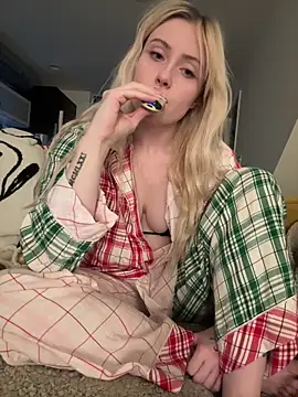 Snapshot of seeunexttuesday chatting on 12-19-25, 01:01 seeunexttuesday online show from 12-19-25, 01:01