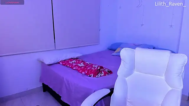 Snapshot of Lilith_Raven_ chatting on 10-06-25, 04:21 Lilith Raven online show from 10-06-25, 04:21