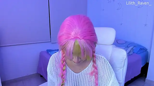 Snapshot of Lilith_Raven_ chatting on 10-17-25, 04:15 Lilith Raven online show from 10-17-25, 04:15