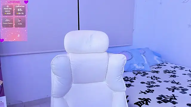 Snapshot of Lilith_Raven_ chatting on 12-14-25, 03:01 Lilith Raven online show from 12-14-25, 03:01