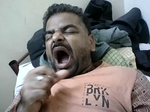 sree4143 online show from 09-14-25, 05:23