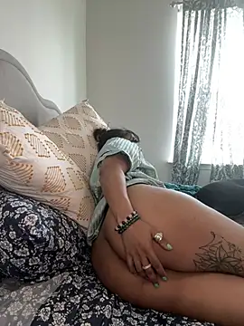 Snapshot of honeycombhalo chatting on 04-13-26, 03:17 honeycombhalo online show from 04-13-26, 03:17