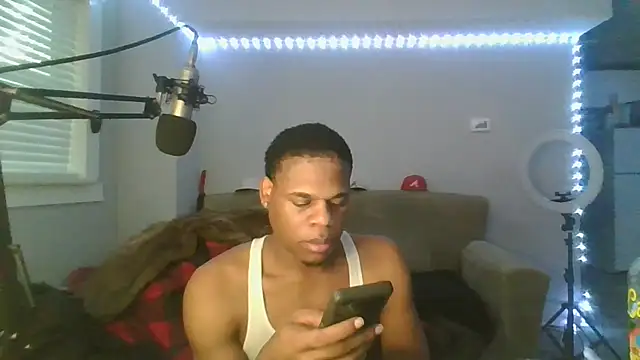 Snapshot of MrGreenbeanbean88 chatting on 11-08-25, 10:19 MrGreenbeanbean88 online show from 11-08-25, 10:19