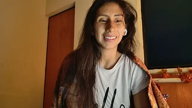 Snapshot of _MoonLipson_ chatting on 10-15-25, 06:02 MoonLipson online show from 10-15-25, 06:02