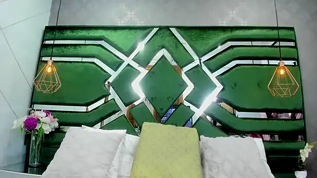 ThaliaCross online show from 10-23-25, 08:18