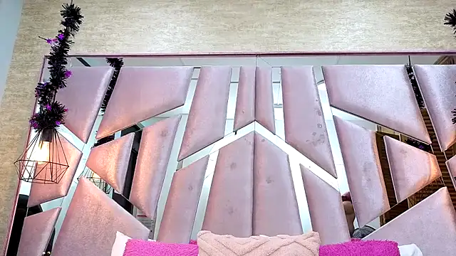 ThaliaCross online show from 11-27-25, 08:00