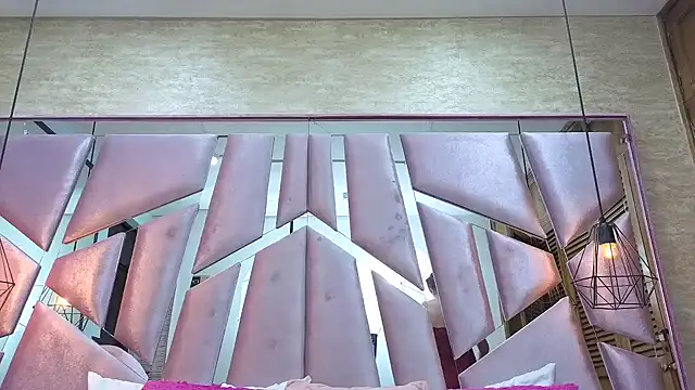 ThaliaCross online show from 02-15-26, 12:25