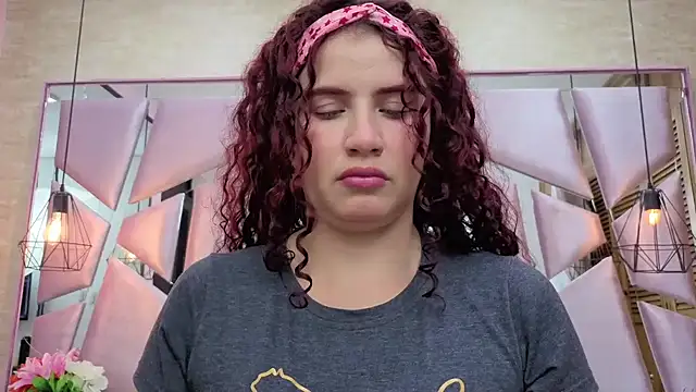 ThaliaCross online show from 04-17-26, 07:50