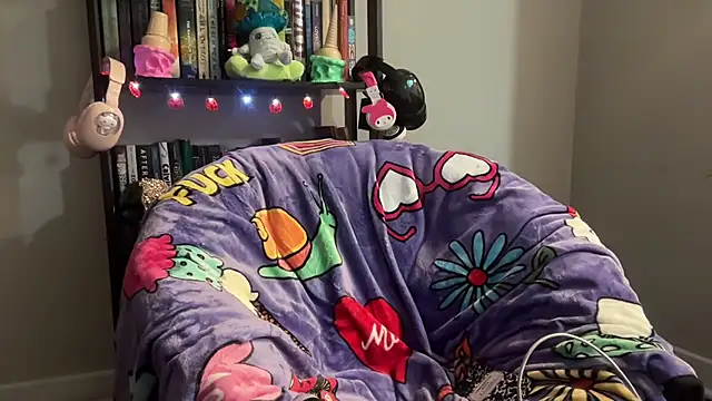 Snapshot of goddessmaryjane chatting on 10-28-25, 04:27 goddessmaryjane online show from 10-28-25, 04:27