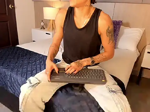 ZoeKrug online show from 02-12-26, 01:06