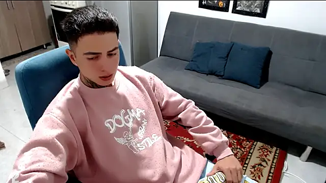 Snapshot of santii_ss chatting on 01-06-26, 12:47 santii ss online show from 01-06-26, 12:47