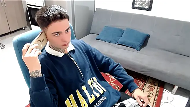 Snapshot of santii_ss chatting on 01-19-26, 02:21 santii ss online show from 01-19-26, 02:21