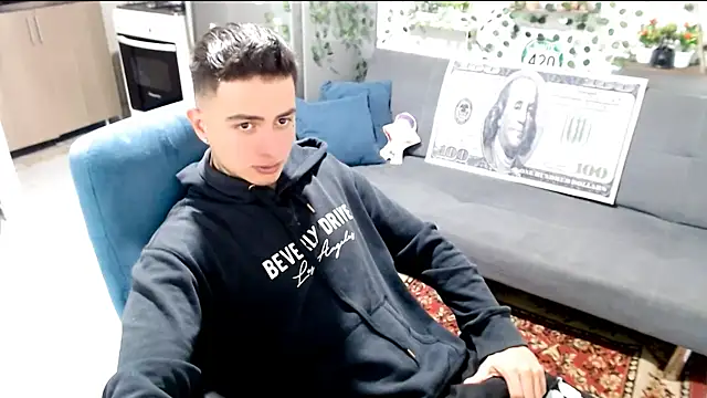 Snapshot of santii_ss chatting on 02-11-26, 01:10 santii ss online show from 02-11-26, 01:10