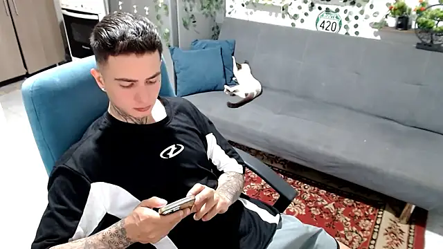 Snapshot of santii_ss chatting on 02-13-26, 02:40 santii ss online show from 02-13-26, 02:40