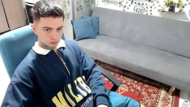 Snapshot of santii_ss chatting on 02-14-26, 02:47 santii ss online show from 02-14-26, 02:47