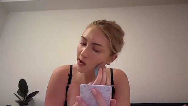 Snapshot of Kitty_Swetty chatting on 02-14-26, 06:48 Kitty Swetty online show from 02-14-26, 06:48