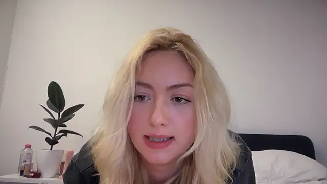 Snapshot of Kitty_Swetty chatting on 02-25-26, 10:41 Kitty Swetty online show from 02-25-26, 10:41