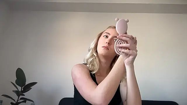 Snapshot of Kitty_Swetty chatting on 03-06-26, 02:02 Kitty Swetty online show from 03-06-26, 02:02