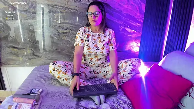 Agatha Pleasure online show from 01-07-26, 11:45