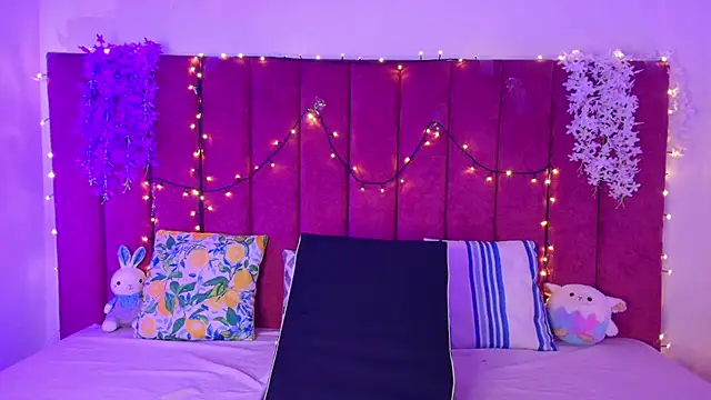 RominaaReyes online show from 04-12-26, 03:00