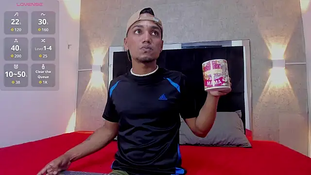 Snapshot of mateonick40 chatting on 11-16-25, 05:40 mateonick40 online show from 11-16-25, 05:40