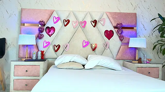 Zoelucas online show from 09-17-25, 07:26