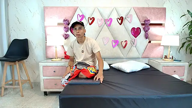 Zoelucas online show from 09-23-25, 07:06