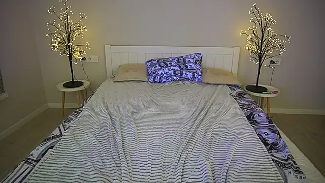 IvyLaurent online show from 10-10-25, 06:12