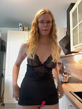 Snapshot of Bikergirl_97 chatting on 09-30-25, 11:37 Bikergirl 97 online show from 09-30-25, 11:37