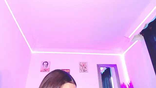 Snapshot of Anna_belly chatting on 09-18-25, 01:35 Anna belly online show from 09-18-25, 01:35