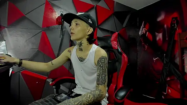 Snapshot of StraightBoy_Nick chatting on 09-21-25, 05:42 StraightBoy Nick online show from 09-21-25, 05:42