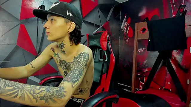 Snapshot of StraightBoy_Nick chatting on 10-15-25, 05:51 StraightBoy Nick online show from 10-15-25, 05:51